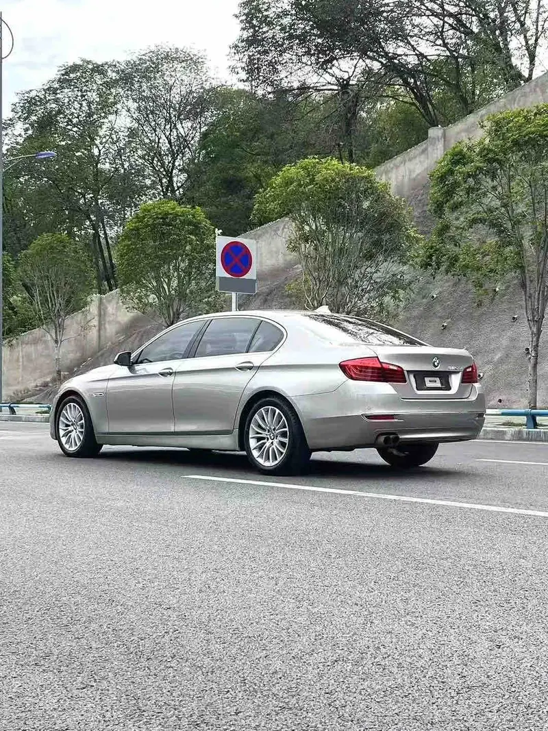 Vehicle photo 5