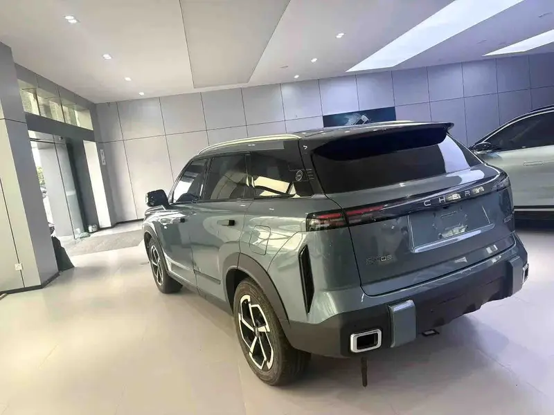 Vehicle photo 2