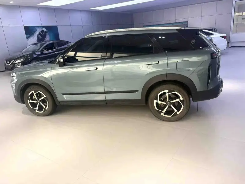Vehicle photo 3