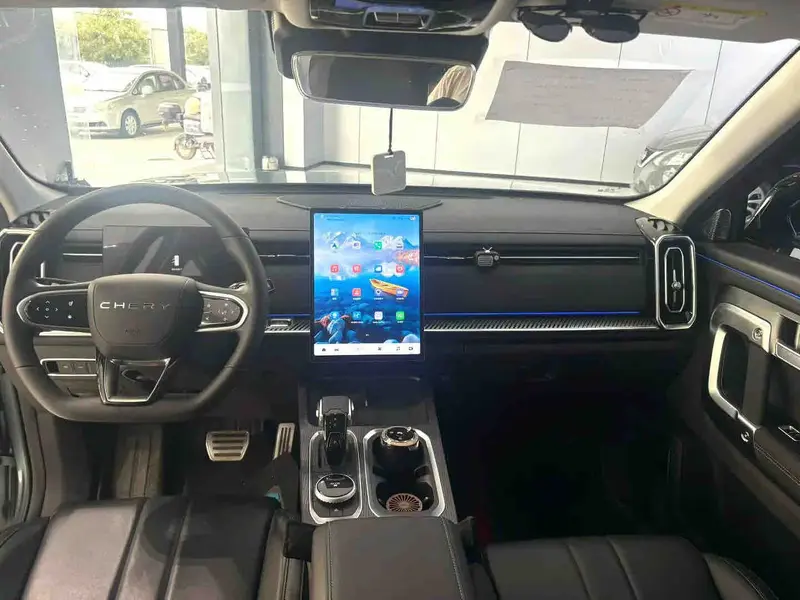 Vehicle photo 4