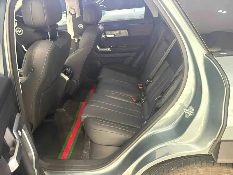 Vehicle photo 6