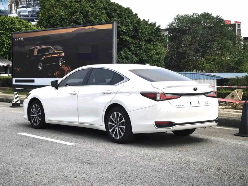 Vehicle photo 2