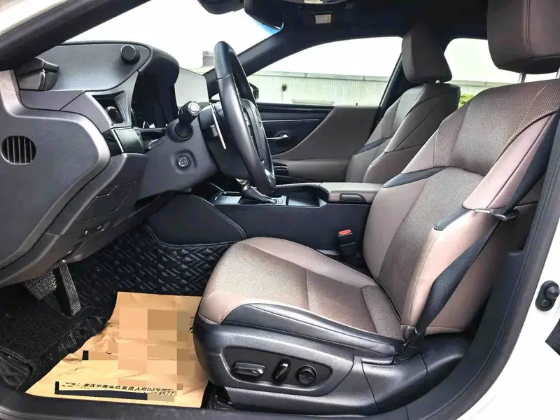 Vehicle photo 5