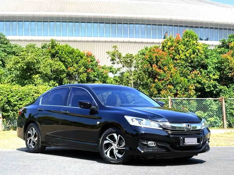 Vehicle photo 2
