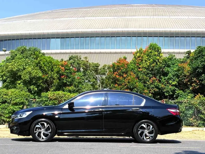 Vehicle photo 4