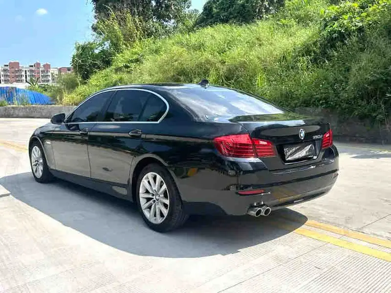 Vehicle photo 4