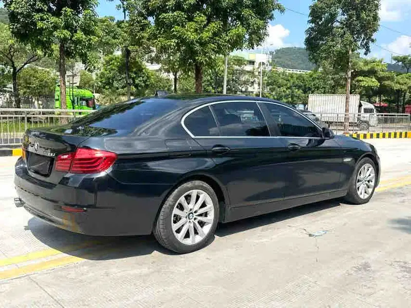 Vehicle photo 6