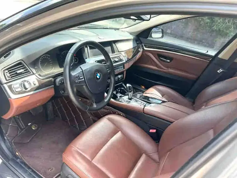 Vehicle photo 8