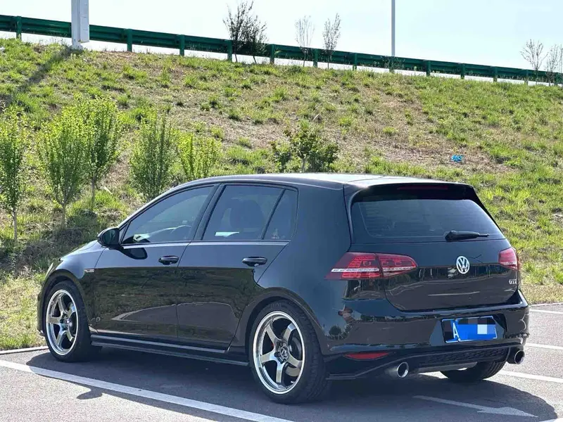 Vehicle photo 3