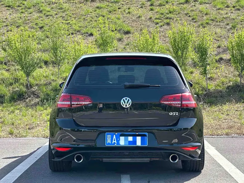 Vehicle photo 5