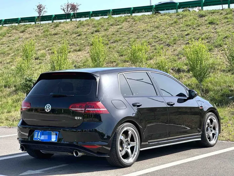 Vehicle photo 6