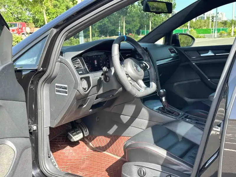 Vehicle photo 7