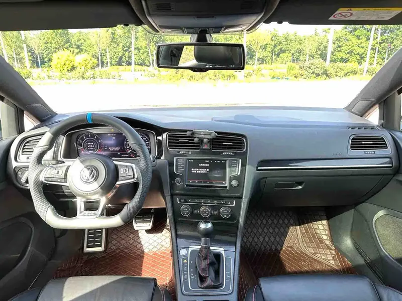 Vehicle photo 9