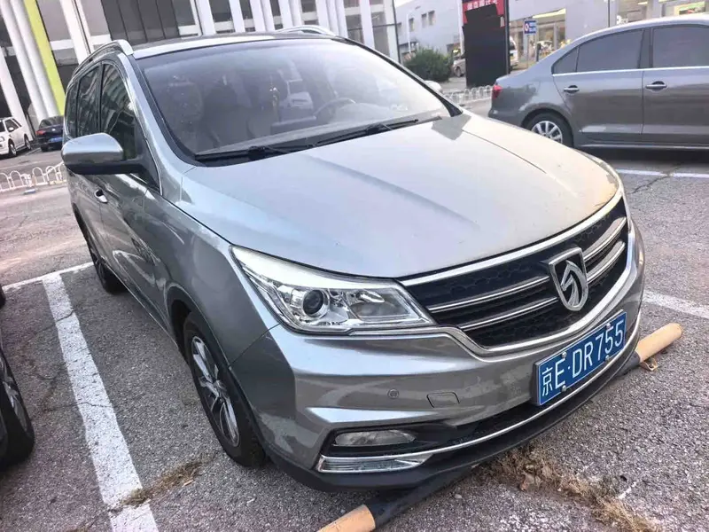 Vehicle photo 2
