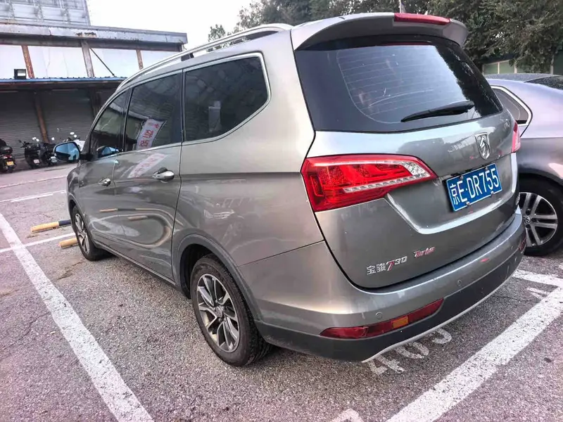 Vehicle photo 3
