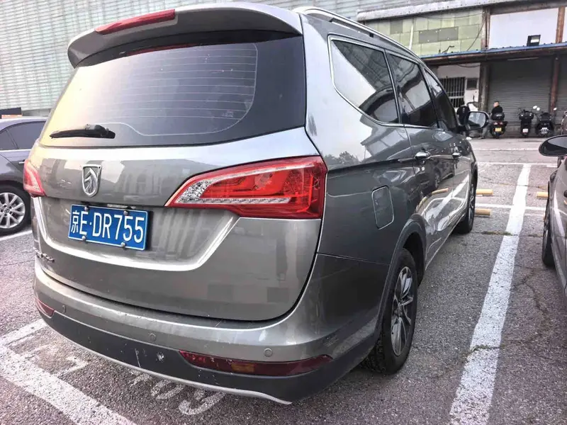 Vehicle photo 4