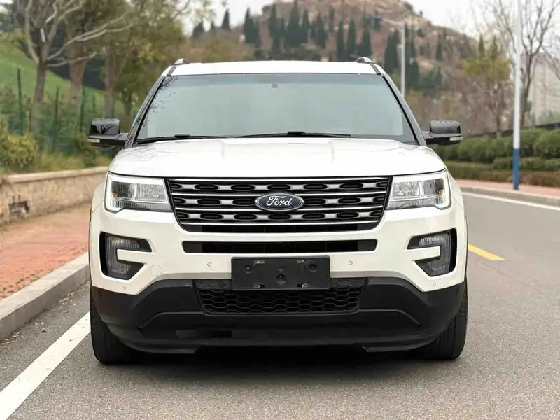 Vehicle photo 2