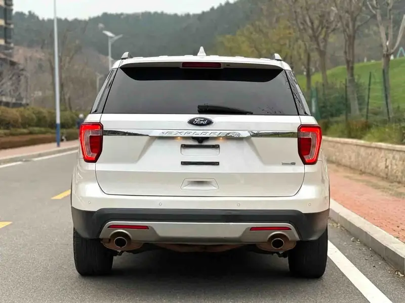 Vehicle photo 4