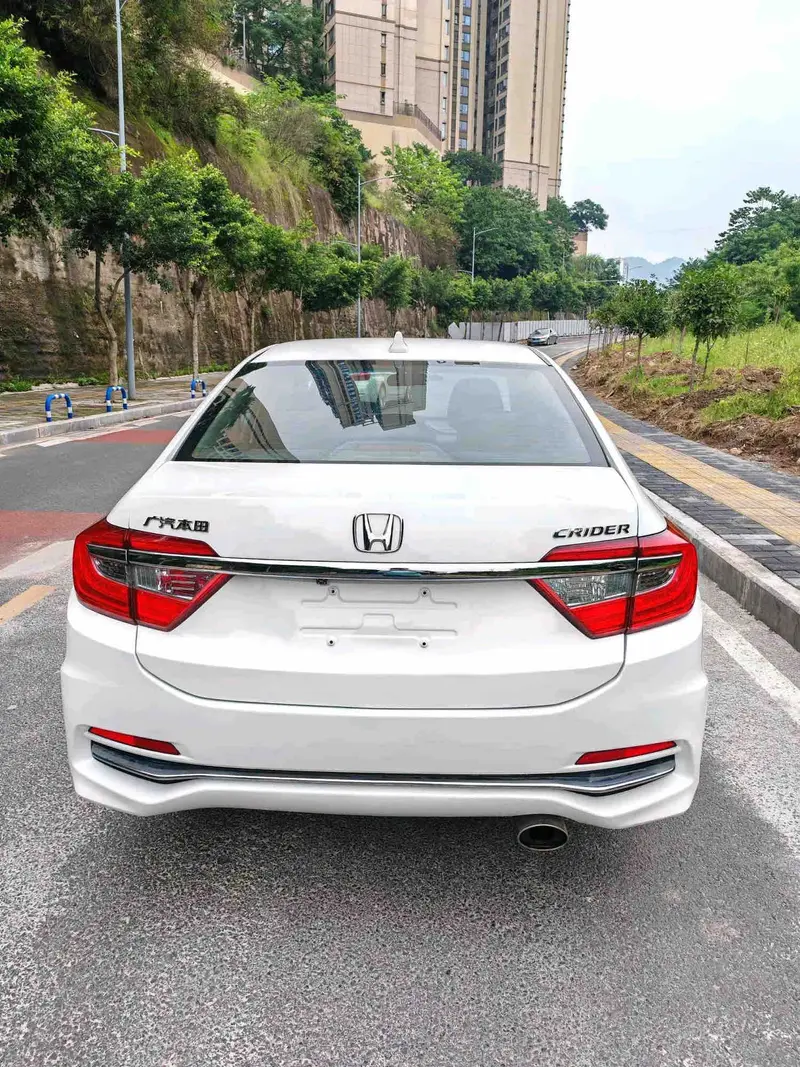 Vehicle photo 7