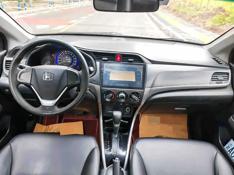 Vehicle photo 8