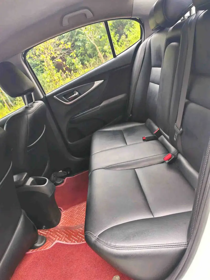 Vehicle photo 11