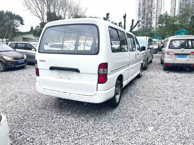Vehicle photo 4