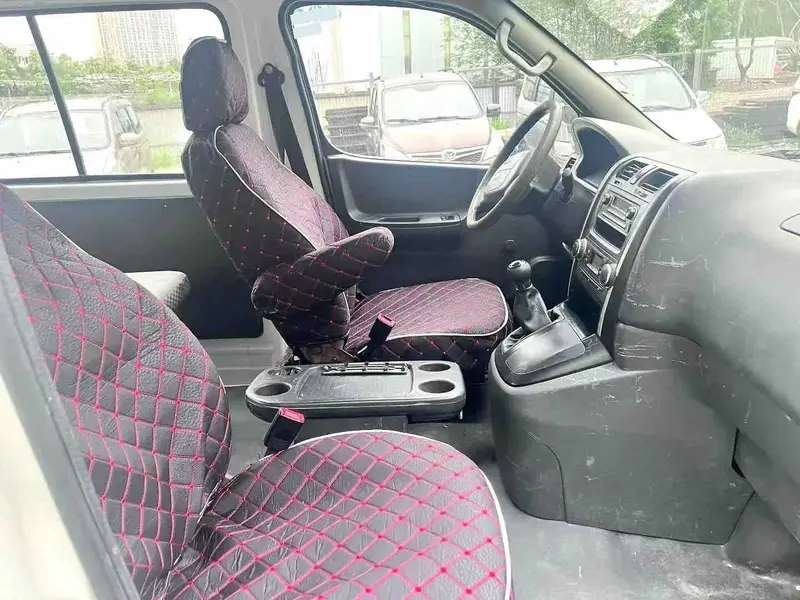 Vehicle photo 6