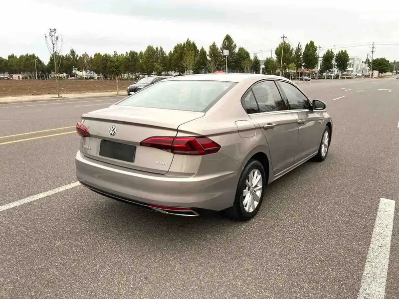 Vehicle photo 4