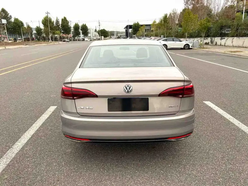 Vehicle photo 5