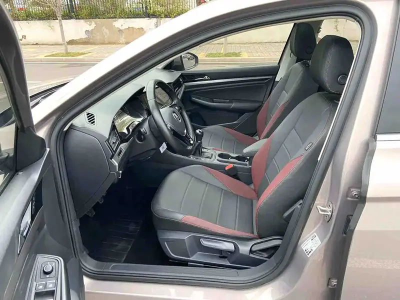 Vehicle photo 7
