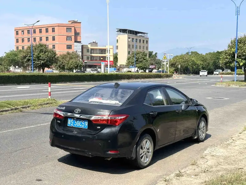Vehicle photo 6