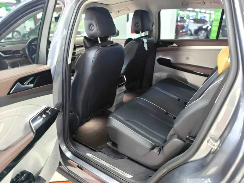 Vehicle photo 8