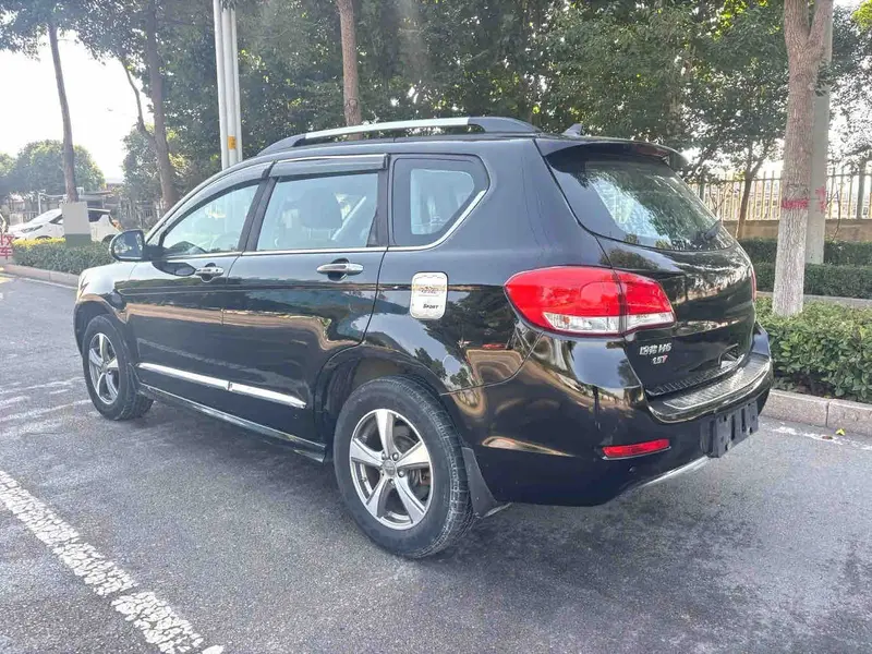 Vehicle photo 4