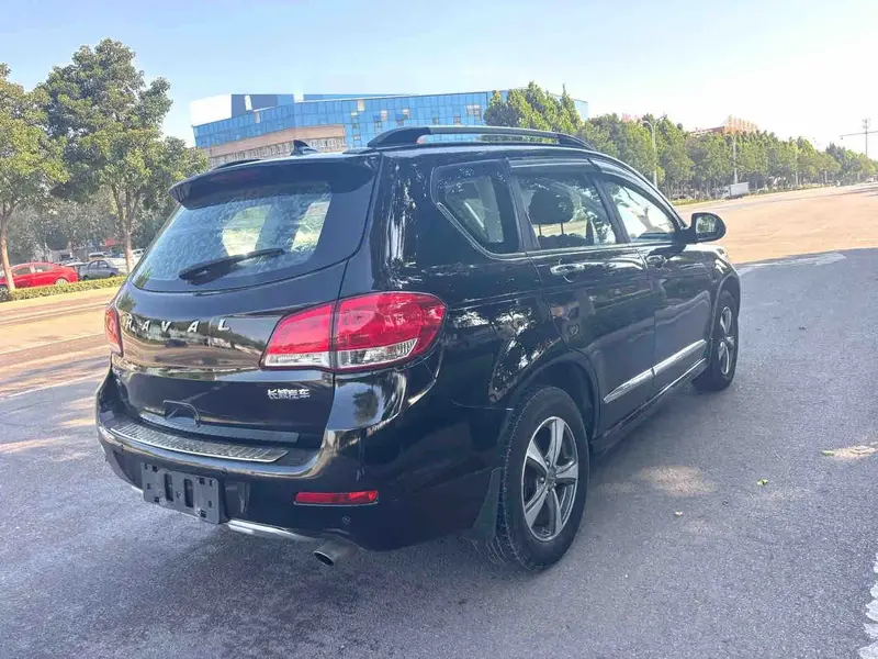 Vehicle photo 5