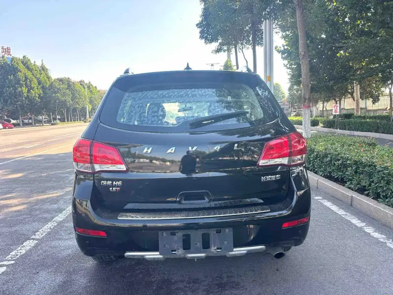 Vehicle photo 6
