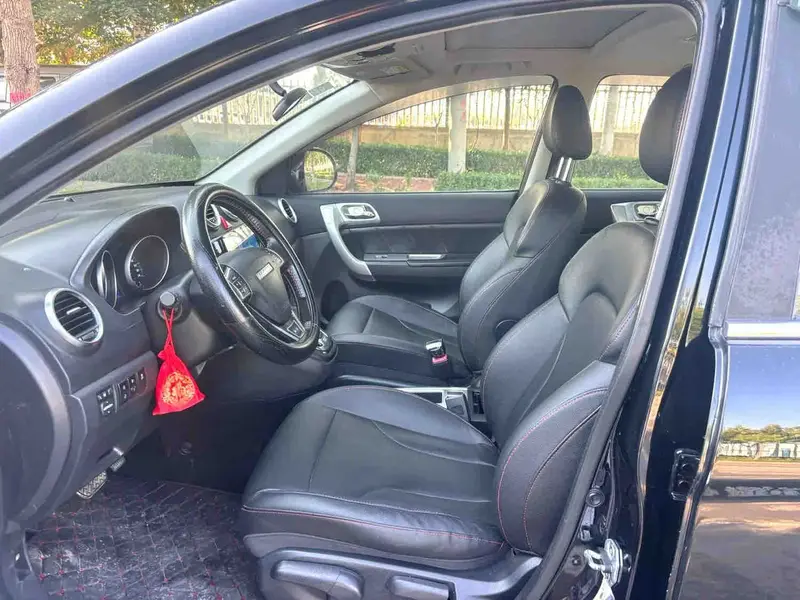 Vehicle photo 7