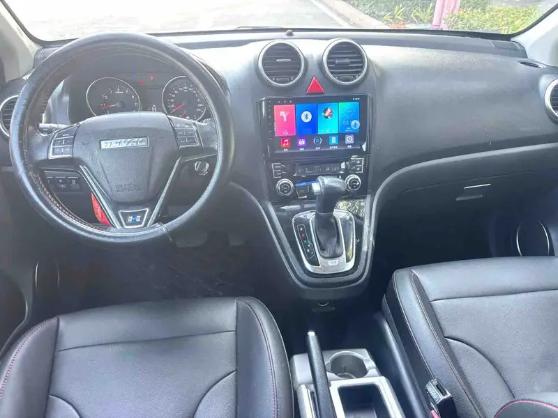 Vehicle photo 9