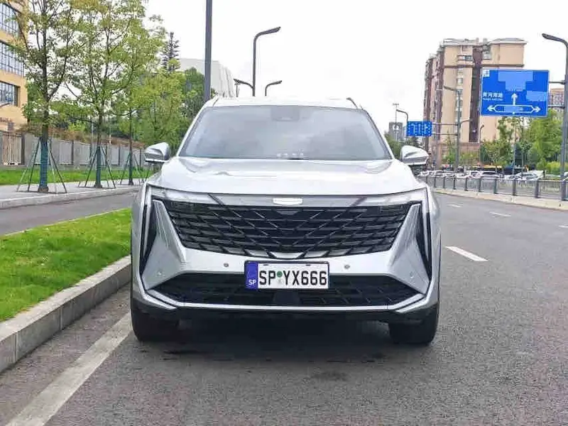 Vehicle photo 2