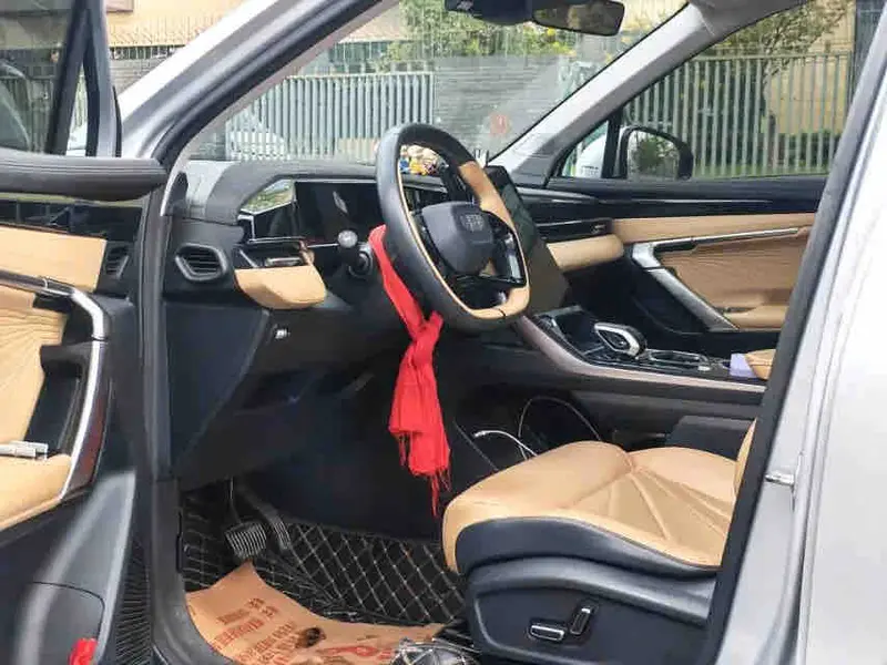 Vehicle photo 6