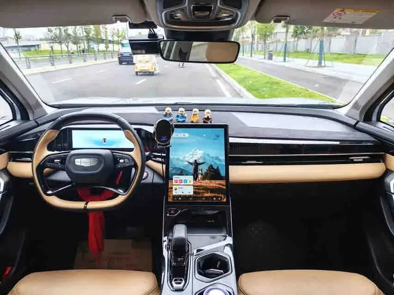 Vehicle photo 8