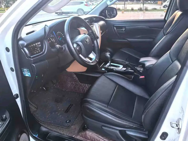 Vehicle photo 3