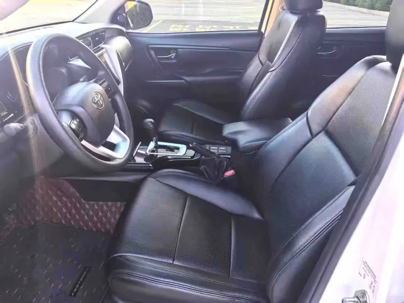 Vehicle photo 4