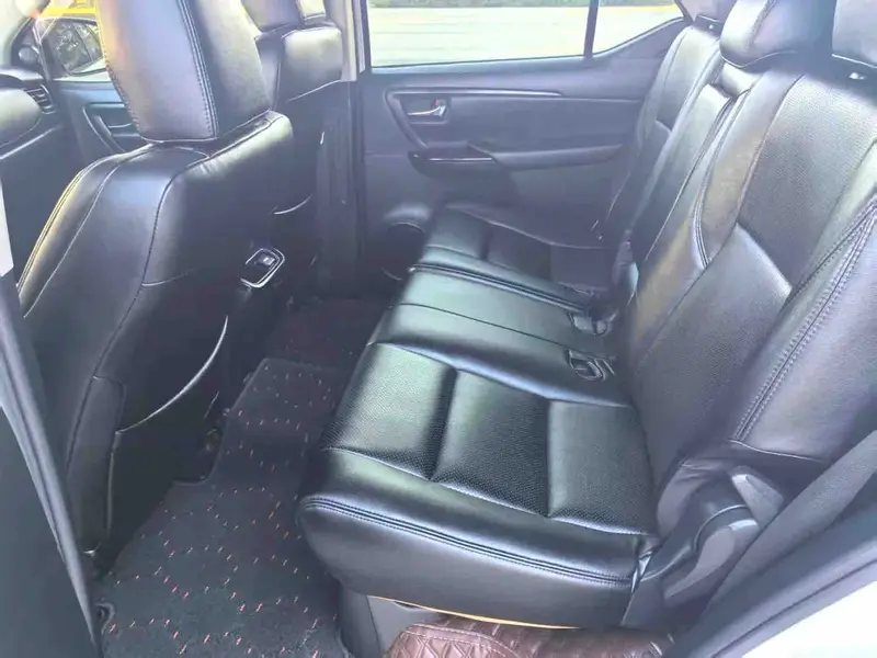 Vehicle photo 5
