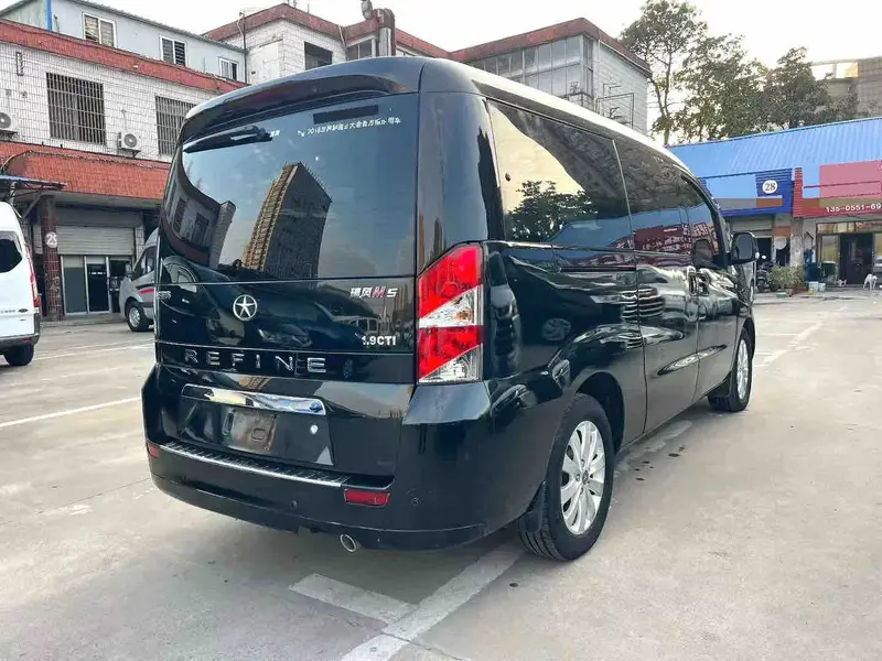 Vehicle photo 4