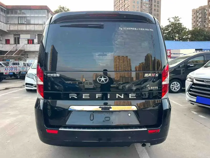 Vehicle photo 5