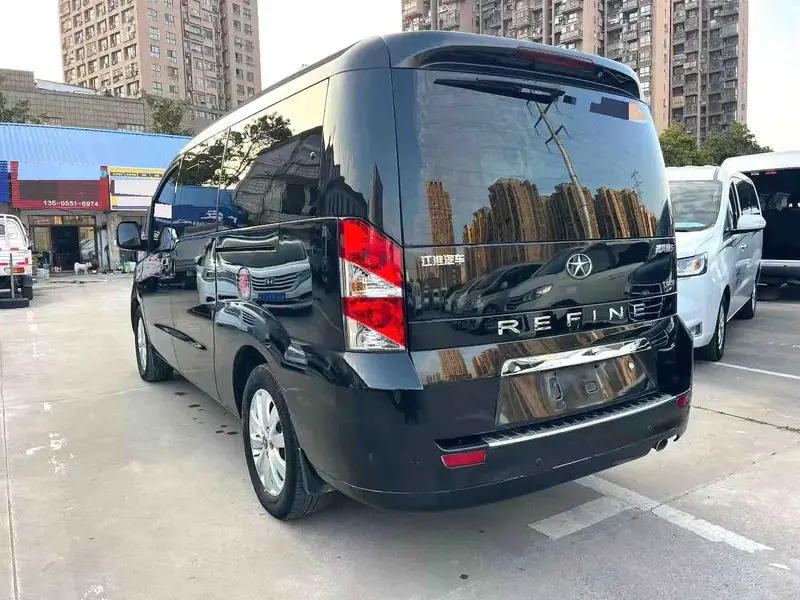 Vehicle photo 6