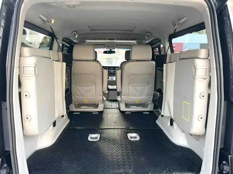 Vehicle photo 9