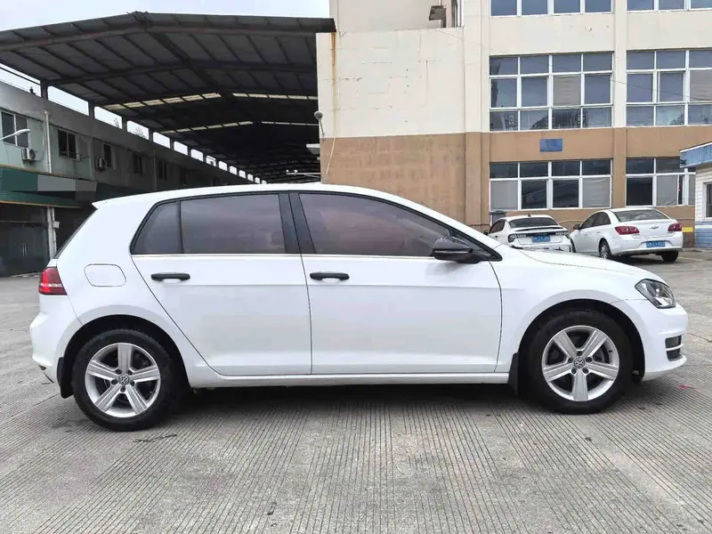 Vehicle photo 2