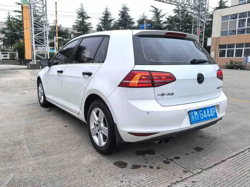 Vehicle photo 3