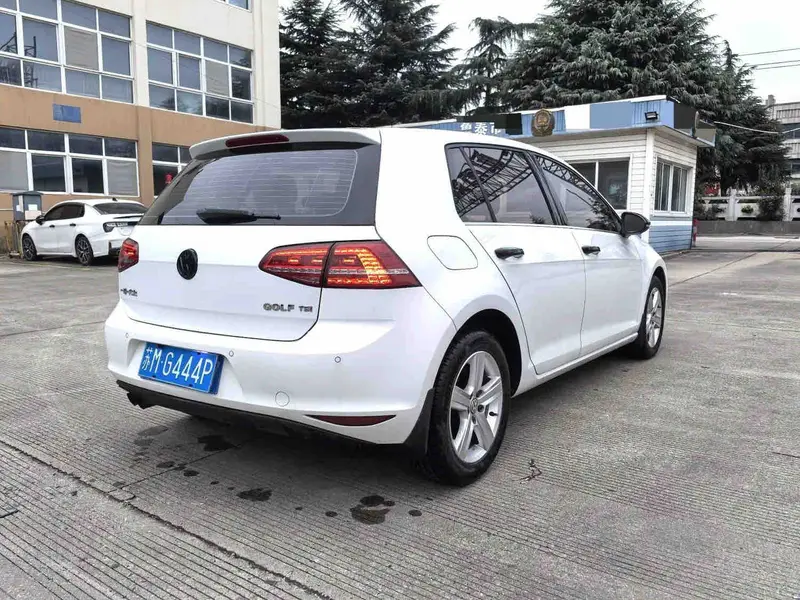 Vehicle photo 4